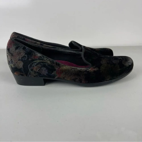 Munro Velvet Black Floral Low Heel Cerise Slip On Comfort Loafers Women's 7 W - Picture 2 of 8